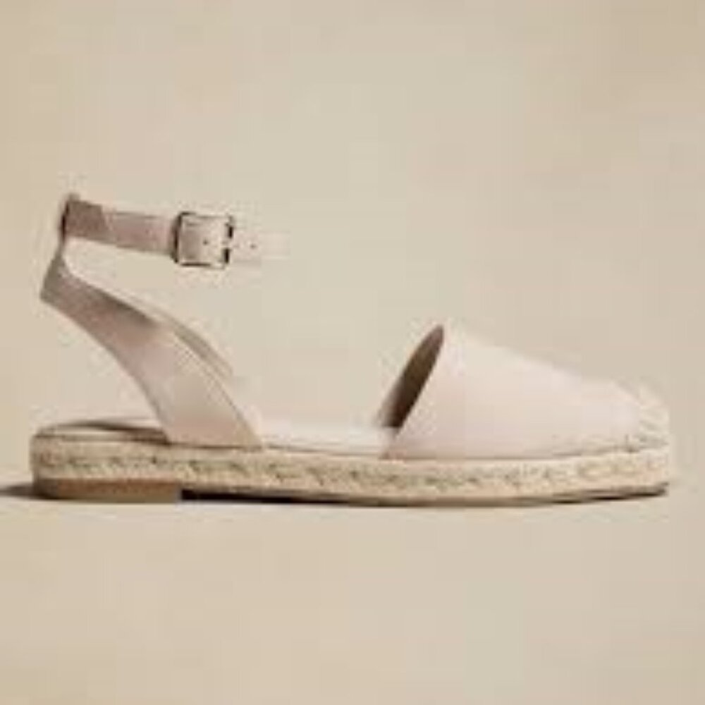 NWOT Banana Republic Closed Toe Espadrilles in Oyster Pearl